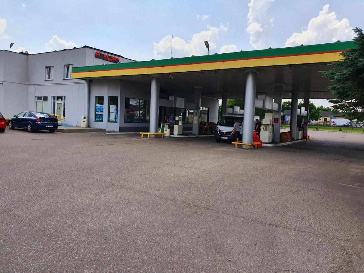 Motel Na Stacji Paliw ウストロニエ・モルスキエ エクステリア 写真