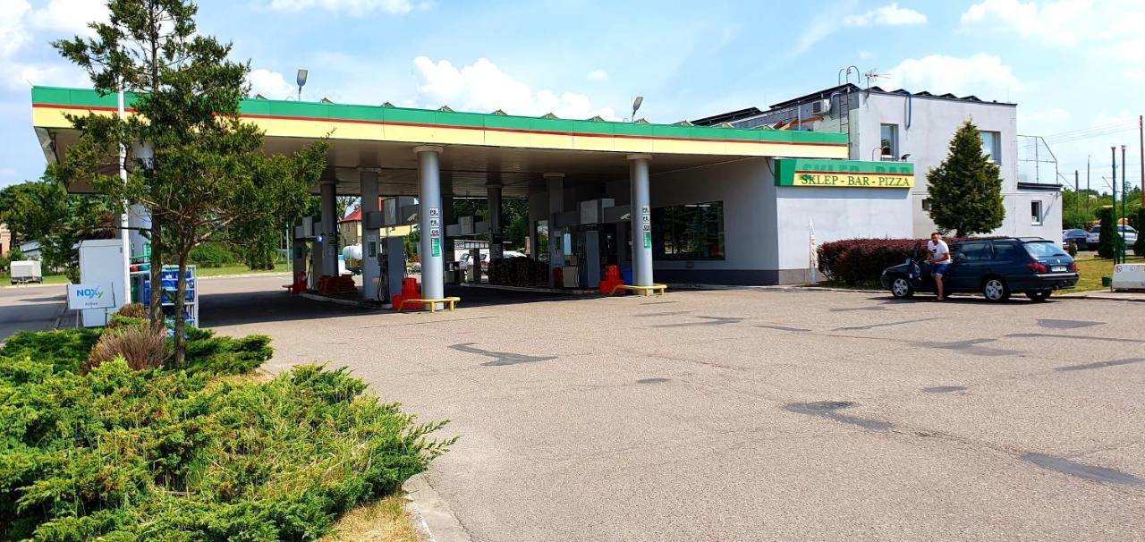 Motel Na Stacji Paliw ウストロニエ・モルスキエ エクステリア 写真