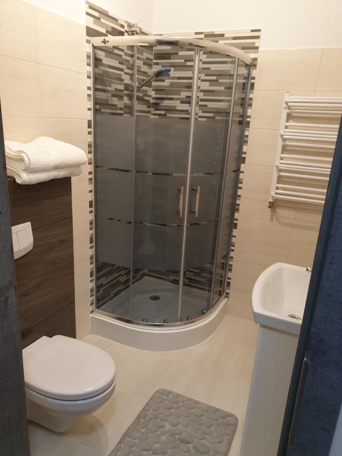Motel Na Stacji Paliw ウストロニエ・モルスキエ エクステリア 写真